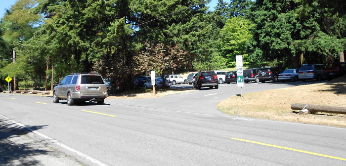 Photo of parking lot in western part of Northacres Park.